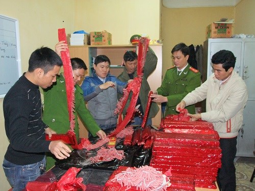 Đấu tranh ngăn các hành vi vi phạm về pháo dịp cuối năm (18/1/2017)